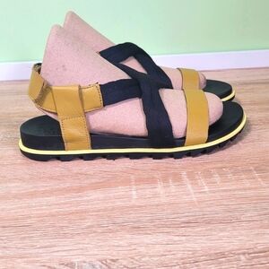 Sorel Women's Yellow and Black Crossover Strap Sandals EUC Size 9